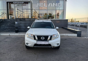 Подержанный автомобиль Nissan Terrano 2017 года (2 фото)