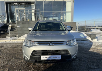 Подержанный автомобиль Mitsubishi Outlander 2012 года (2 фото)