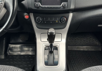Подержанный автомобиль Nissan Sentra Sedan 2015 года (11 фото)