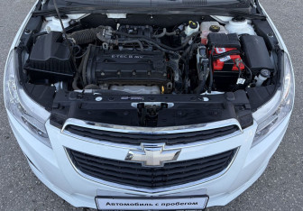 Подержанный автомобиль Chevrolet Cruze Hatchback 2014 года (13 фото)