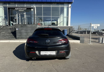 Подержанный автомобиль Opel Astra Hatchback 2013 года (6 фото)