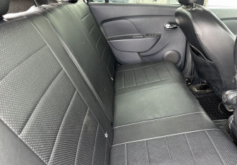 Подержанный автомобиль Renault Sandero 2015 года (12 фото)