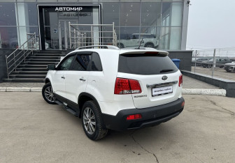 Подержанный автомобиль Kia Sorento 2011 года (7 фото)