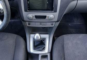 Подержанный автомобиль Ford Focus Sedan 2010 года (11 фото)