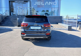 Подержанный автомобиль Kia Sorento 2018 года (6 фото)