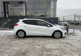 Подержанный автомобиль Kia Ceed Hatchback 2017 года (4 фото)