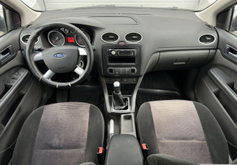 Подержанный автомобиль Ford Focus Hatchback 2007 года (10 фото)