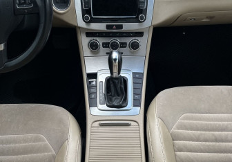 Подержанный автомобиль Volkswagen Passat Sedan 2012 года (11 фото)