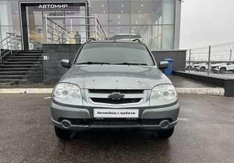 Подержанный автомобиль Chevrolet Niva 2012 года (2 фото)