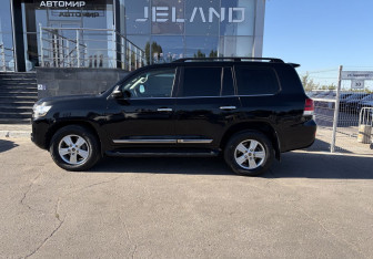 Подержанный автомобиль Toyota Land Cruiser Suv 2016 года (8 фото)