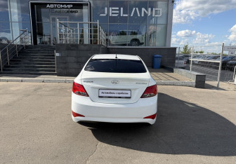 Подержанный автомобиль Hyundai Solaris Sedan 2015 года (6 фото)