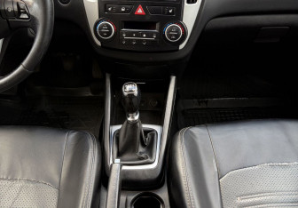 Подержанный автомобиль Kia Ceed Hatchback 2011 года (11 фото)