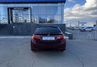Подержанный автомобиль Honda Accord Sedan 2011 года (6 фото)