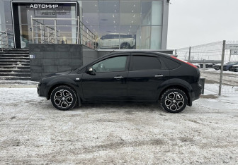 Подержанный автомобиль Ford Focus Hatchback 2007 года (8 фото)