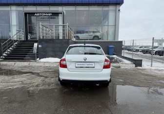 Подержанный автомобиль Skoda Rapid Liftback 2017 года (6 фото)