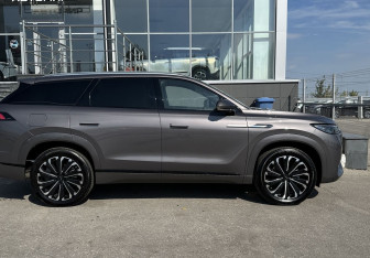 Подержанный автомобиль Jaecoo J8 2024 года (4 фото)