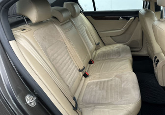 Подержанный автомобиль Volkswagen Passat Sedan 2012 года (12 фото)