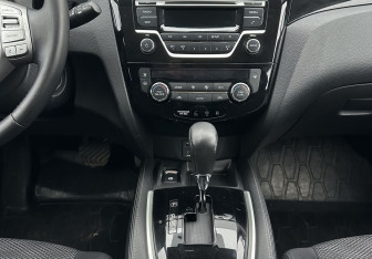 Подержанный автомобиль Nissan Qashqai 2017 года (11 фото)