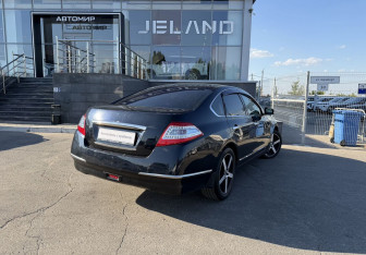 Подержанный автомобиль Nissan Teana 2011 года (5 фото)