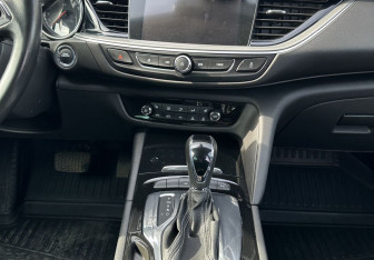 Подержанный автомобиль Opel Insignia Liftback 2018 года (11 фото)