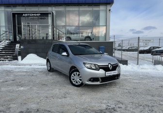 Подержанный автомобиль Renault Sandero 2014 года (3 фото)