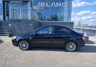 Подержанный автомобиль Kia Cerato Sedan 2006 года (8 фото)
