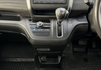 Подержанный автомобиль Honda Freed 2017 года (11 фото)