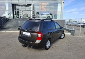 Подержанный автомобиль Kia Carens 2010 года (5 фото)