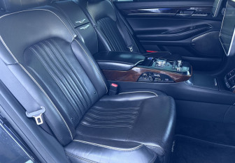 Подержанный автомобиль Genesis G90 2018 года (12 фото)