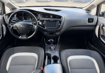 Подержанный автомобиль Kia Ceed Hatchback 2017 года (10 фото)