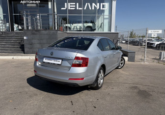 Подержанный автомобиль Skoda Octavia Liftback 2014 года (5 фото)