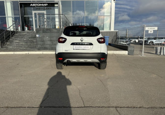 Подержанный автомобиль Renault Kaptur 2017 года (6 фото)