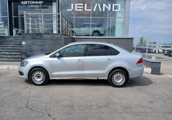 Подержанный автомобиль Volkswagen Polo Sedan 2011 года (8 фото)