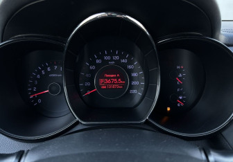 Подержанный автомобиль Kia Rio Sedan 2013 года (9 фото)