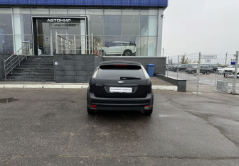 Подержанный автомобиль Ford Focus Hatchback 2007 года (6 фото)