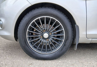 Подержанный автомобиль Ford Fiesta Hatchback 2010 года (14 фото)