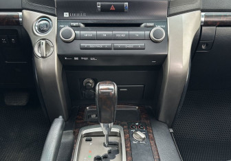 Подержанный автомобиль Toyota Land Cruiser Suv 2011 года (11 фото)