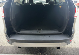 Подержанный автомобиль Ford Kuga 2013 года (13 фото)