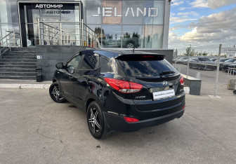 Подержанный автомобиль Hyundai ix35 2012 года (7 фото)