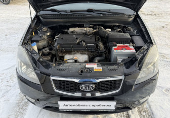 Подержанный автомобиль Kia Rio Hatchback 2011 года (13 фото)