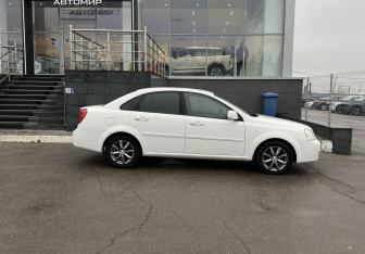 Подержанный автомобиль Chevrolet Lacetti Sedan 2012 года (4 фото)