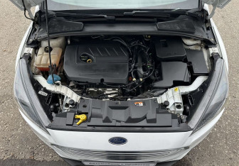 Подержанный автомобиль Ford Focus Hatchback 2016 года (14 фото)