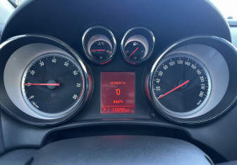 Подержанный автомобиль Opel Astra Hatchback 2013 года (9 фото)