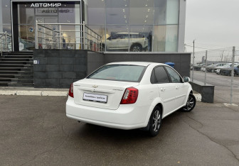Подержанный автомобиль Chevrolet Lacetti Sedan 2012 года (5 фото)