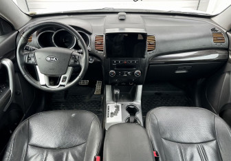 Подержанный автомобиль Kia Sorento 2011 года (10 фото)