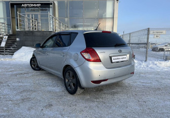Подержанный автомобиль Kia Ceed Hatchback 2010 года (7 фото)