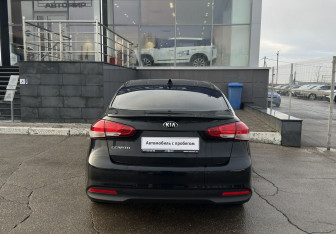 Подержанный автомобиль Kia Cerato Sedan 2018 года (6 фото)