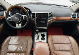 Подержанный автомобиль Jeep Grand Cherokee 2012 года (10 фото)