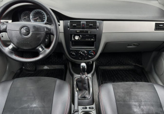 Подержанный автомобиль Chevrolet Lacetti Sedan 2012 года (10 фото)