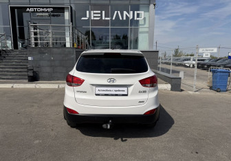 Подержанный автомобиль Hyundai ix35 2012 года (6 фото)